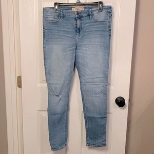 Hollister super skinny high rise jeans size 15 short, W32 L29